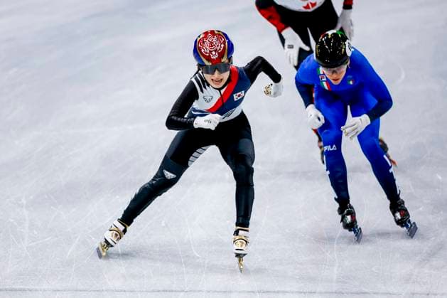 Gilli Kim of Republic of Korea and Arianna Fontana of Italy Women s 3000m Relay Finals, Milano Cortina 2026 Winter Olympics: Day 12, Short Track Speed skating, Eisschnelllauf - Milano Cortina 2026 Winter Olympics: Day 12, Milano Speed Skating Stadium, February 18, 2026, Milan, Italy.