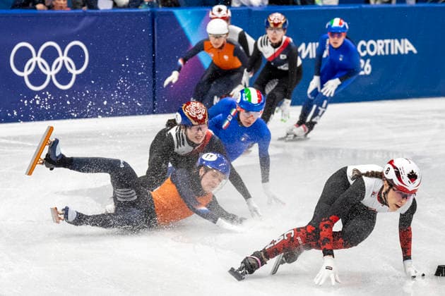 Short Track Speed skating, Eisschnelllauf - Milano Cortina 2026 Winter Olympics: Day 12 Shaoang Liu of Team People s Republic of China crashes behind Teun Boer of Team Netherlands during the semifinals of the Short Track Speed Skating Men s 500m on day twelve of the Milano Cortina 2026 Winter Olympic Games, Olympische Spiele, Olympia, OS at Milano Ice Skating Arena on February 18, 2026 in Milan, Italy. Milano Italy  Copyright: xAndrzejxIwanczukx originalFilename:iwanczuk-shorttra260218_npJQX.jpg