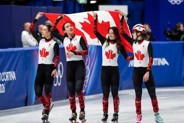 Members to Team Canada skate around the track after winning bronze during during the Women s Short Track Speed skating, Eisschnelllauf 3000m Relay Finals at the Milano Figure skating, Eiskunstlauf Arena in Milan, Italy on Wednesday, February 18, 2026. Korea won gold and Canada won bronze.  OLY20260218118 RICHARDxELLIS