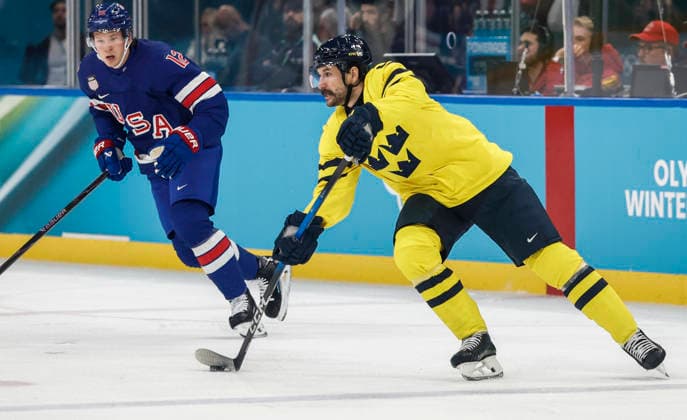 Sweden s Filip Forsberg (9) passes the puck in front of United States Matt Boldy (12) in the first period of the Men s Hockey Playoff Quarter-final game between Sweden and the USA at the Milano Santagiulia Ice hockey, Eishockey Arena in Milan, Italy, on Wednesday, February 18, 2026.  OLY20260218313 AARONxJOSEFCZYK