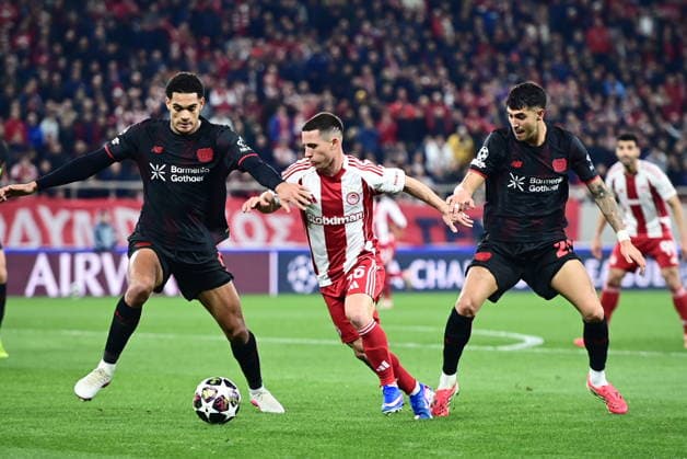 UEFA Champions League - Olympiacos FC vs Bayer 04 Leverkusen - Daniel Podence of Olympiacos FC in action against Jarell Quansah of Bayer 04 Leverkusen during the UEFA Champions League Play-Offs 1st leg soccer match between Olympiacos FC and Bayer 04 Leverkusen in Georgios Karaiskakis Stadium, Piraeus, Greece, on 18 February 2026. IMAGO ONE INCH PRODUCTIONS PIRAEUS GREECE Copyright: xONExINCHxPRODUCTIONSx 6859864