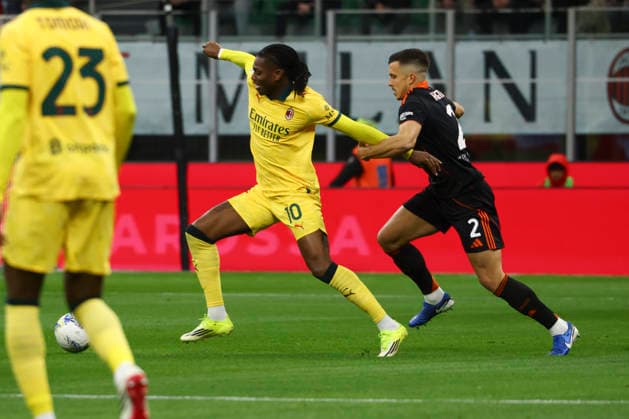 AC Milan V Como - Serie A Rafael Leao and Marc Oliver Kempf play during the Serie A match between AC Milan and Como at Giuseppe Meazza stadium in Milano, Italy, on February 18, 2026. Milano Milano Italy  Copyright: xMairoxCinquettix originalFilename:cinquetti-acmilanv260218_npeSj.jpg