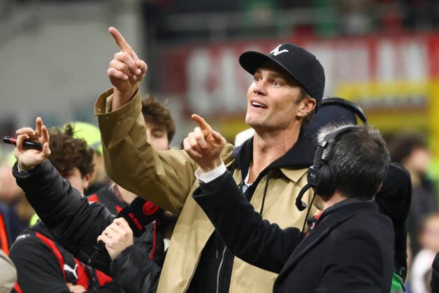AC Milan V Como - Serie A Tom Brady plays during the Serie A match between AC Milan and Como at Giuseppe Meazza stadium in Milano, Italy, on February 18, 2026 Milano Milano Italy  Copyright: xMairoxCinquettix originalFilename:cinquetti-acmilanv260218_npP6N.jpg