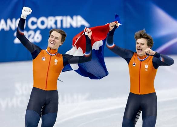 MILAN - Jens van t Wout and Melle van t Wout during the 500-meter short track Speed skating, Eisschnelllauf final at the Milan Ice Skating Area at the Milan Winter Olympics. ROBIN VAN LONKHUIJSEN ANP xVIxANPxSportx xxANPxIVx 551122057 originalFilename: 551122057.jpg