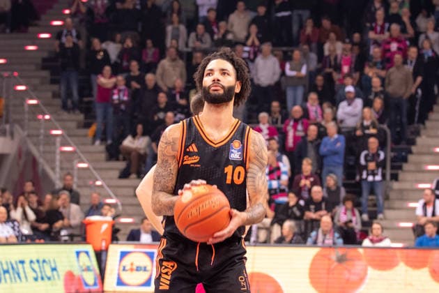 Deutschland: 1. Bundesliga Basketball easyCredit BBL 2025 2026 - Telekom Bonn vs SC RASTA Vechta - 21. Spieltag, 18.02.2026 - Telekom Dome (Bonn): beim Wurf Kevin Smit (SC Rasta Vechta, 10) Copyright: xOrhanxHabashx