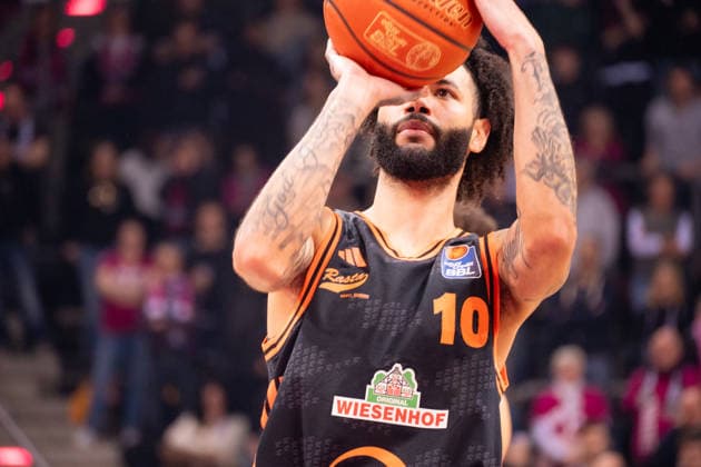 Deutschland: 1. Bundesliga Basketball easyCredit BBL 2025 2026 - Telekom Bonn vs SC RASTA Vechta - 21. Spieltag, 18.02.2026 - Telekom Dome (Bonn): beim Wurf Kevin Smit (SC Rasta Vechta, 10) Copyright: xOrhanxHabashx