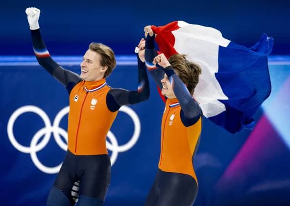 MILAN - Jens van t Wout and Melle van t Wout during the 500-meter short track Speed skating, Eisschnelllauf final at the Milan Ice Skating Area at the Milan Winter Olympics. ROBIN VAN LONKHUIJSEN ANP xVIxANPxSportx xxANPxIVx 551122681 originalFilename: 551122681.jpg