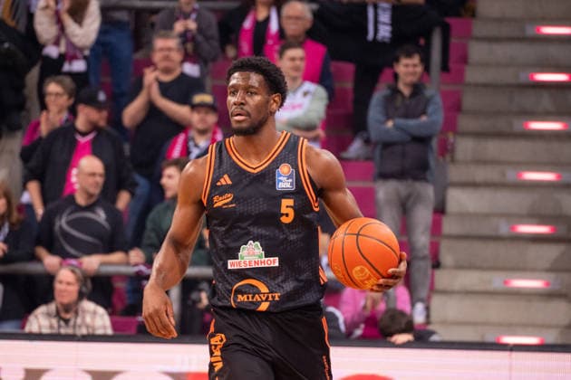 Deutschland: 1. Bundesliga Basketball easyCredit BBL 2025 2026 - Telekom Bonn vs SC RASTA Vechta - 21. Spieltag, 18.02.2026 - Telekom Dome (Bonn): am Ball Djairo Bernardina (SC Rasta Vechta, 5) Copyright: xOrhanxHabashx