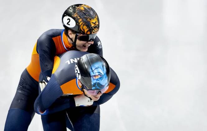 MILAN - Jens van t Wout and Melle van t Wout during the 500-meter short track Speed skating, Eisschnelllauf final at the Milan Ice Skating Area at the Milan Winter Olympics. IRIS VAN DEN BROEK ANP xVIxANPxSportx xxANPxIVx 551122728 originalFilename: 551122728.jpg
