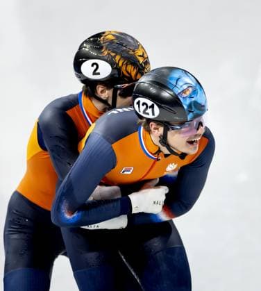 MILAN - Jens van t Wout and Melle van t Wout during the 500-meter short track Speed skating, Eisschnelllauf final at the Milan Ice Skating Area at the Milan Winter Olympics. IRIS VAN DEN BROEK ANP xVIxANPxSportx xxANPxIVx 551122753 originalFilename: 551122753.jpg