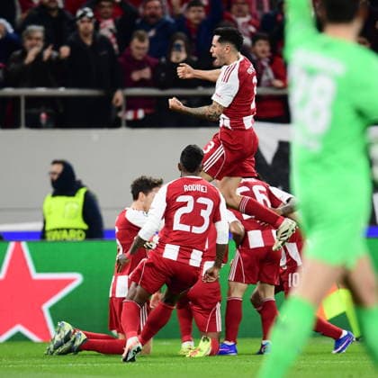 UEFA Champions League - Olympiacos FC vs Bayer 04 Leverkusen - Ayoub El Kaabi of Olympiacos FC celebrates with his teamamtes after scoring during the UEFA Champions League Play-Offs 1st leg soccer match between Olympiacos FC and Bayer 04 Leverkusen in Georgios Karaiskakis Stadium, Piraeus, Greece, on 18 February 2026. The goal was cancelled by VAR review. IMAGO ONE INCH PRODUCTIONS PIRAEUS GREECE Copyright: xONExINCHxPRODUCTIONSx 6859931