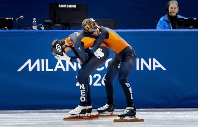 MILAN - Melle van t Wout and Jens van t Wout during the 500-meter short track Speed skating, Eisschnelllauf finals at the Milan Ice Skating Area at the Milan Winter Olympics. SEM VAN DER WAL ANP xVIxANPxSportx xxANPxIVx 551123566 originalFilename: 551123566.jpg