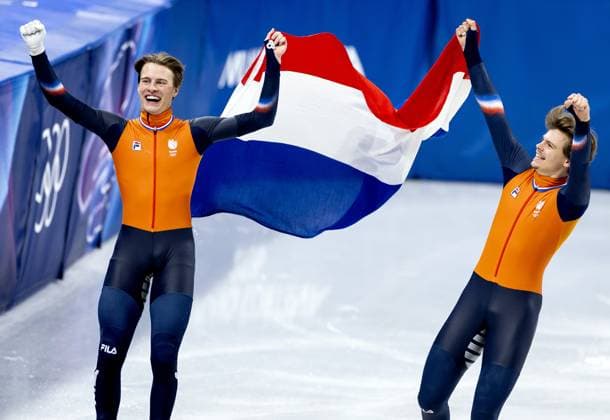 MILAN - Jens van t Wout and Melle van t Wout during the 500-meter short track Speed skating, Eisschnelllauf final at the Milan Ice Skating Area at the Milan Winter Olympics. IRIS VAN DEN BROEK ANP xVIxANPxSportx xxANPxIVx 551123714 originalFilename: 551123714.jpg