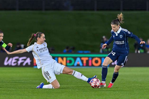 February 18, 2026, Madrid, Madrid, Spain: SARA ILONKA DABRITZ of Real Madrid Femenino CF disputes a ball ANAELE LE MOGUEDEC of Paris Football Club during the Women s Champions League match REAL MADRID FEMENINO - PARIS FOOTBALL CLUB on February 18, 2026, Valdebebas, Madrid, Spain. Madrid Spain - ZUMAc312 20260218_zsp_c312_025 Copyright: xOscarxManuelxSanchezx