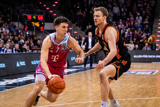 easyCredit Basketball Bundesliga, Telekom Baskets Bonn vs. SC RASTA Vechta, 18.02.2026 Grayson Murphy (Telekom Baskets Bonn 7) gegen Lars Thiemann (RASTA Vechta 21) -- easyCredit Basketball Bundesliga, Telekom Baskets Bonn vs. SC RASTA Vechta, 18.02.2026, Telekom Dome Bonn Copyright: xBEAUTIFULxSPORTS Derixx
