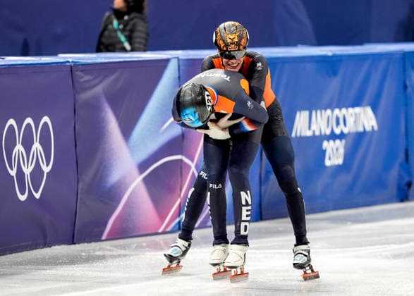 Jens van t Wout, 2, of Netherlands embraces Melle van t Wout, 121, of Netherlands after winning silver and bronze during during the Men s Short Track Speed skating, Eisschnelllauf 500m Finals at the Milano Figure skating, Eiskunstlauf Arena in Milan, Italy on Wednesday, February 18, 2026. Steven Dubois, 4, of Canada won gold.  OLY20260218136 RICHARDxELLIS
