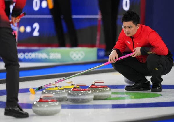 (260218) -- CORTINA D AMPEZZO, Feb. 18, 2026 -- Xu Xiaoming of China competes during the curling men s round robin session 11 match between the Czech Republic and China at the 2026 Milan-Cortina Winter Olympics in Cortina, Italy, Feb. 18, 2026. ) (MICO2026)ITALY-CORTINA D AMPEZZO-OLYMPIC Winter games, Winterspiele,Spiele, Summer games CURLING-MEN-ROUND ROBIN-CHN VS CZE LixGang 