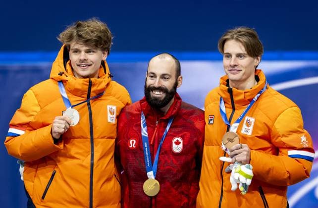MILAN Melle van t Wout, Steven Dubois of Canada, and Jens van t Wout during the medal ceremony for the 500-meter short track Speed skating, Eisschnelllauf at the Milan Ice Skating Area at the Milan Winter Olympics. ROBIN VAN LONKHUIJSEN ANP xVIxANPxSportx xxANPxIVx 551125087 originalFilename: 551125087.jpg