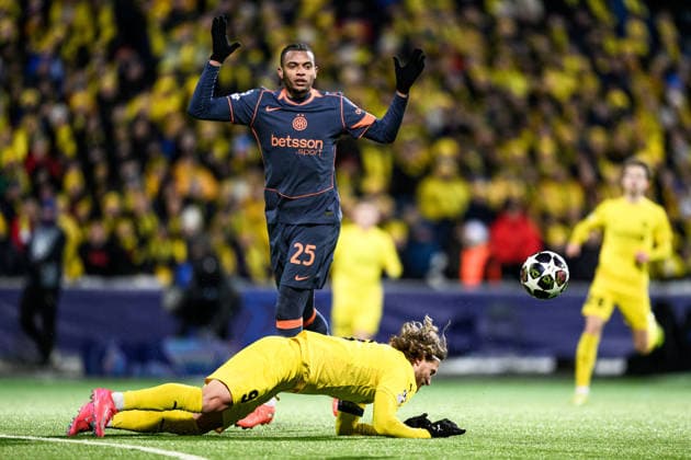 260218 Manuel Akanji of Inter and Kasper Hogh of Bodo Glimt during the UEFA Champions League football match between Bodo Glimt and Inter on February 18, 2026 in Bodo. Photo: Marius Simensen BILDBYRAN COP 238 MM0055 bbeng football fotball fotboll soccer uefa champions league mesterligaen bodo glimt inter fc internazionale milano Copyright: MARIUSxSIMENSEN BB260218ZW140