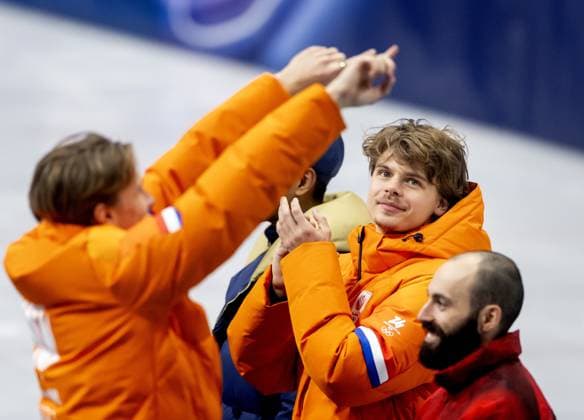 MILAN Jens van t Wout, Melle van t Wout, and Steven Dubois from Canada during the medal ceremony for the 500-meter short track Speed skating, Eisschnelllauf at the Milan Ice Skating Area at the Milan Winter Olympics. IRIS VAN DEN BROEK ANP xVIxANPxSportx xxANPxIVx 551125562 originalFilename: 551125562.jpg