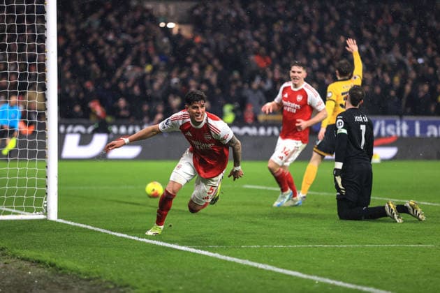 Football - Premier League - Wolverhampton Wanderers v Arsenal 18th February 2026 - Premier League - Wolverhampton Wanderers v Arsenal - Piero Hincapie of Arsenal celebrates scoring their 2nd goal - Photo: Simon Stacpoole Offside. Wolverhampton UK Copyright: xSimonxStacpoolexOffside