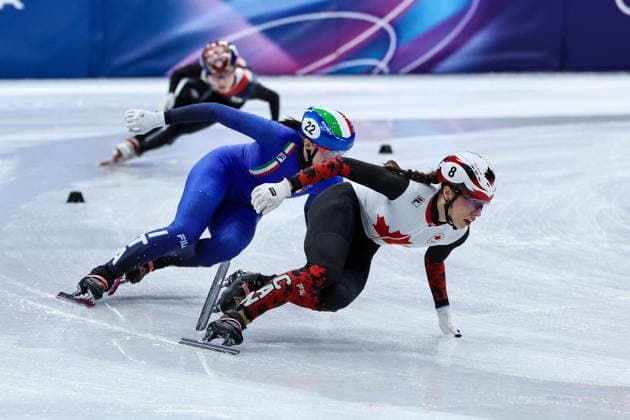 GIOCHI OLIMPICI - Olimpiadi Invernali Milano-Cortina 2026 - Short Track Speed skating, Eisschnelllauf Women s 3000m Relay Finals Florence Brunelle (CAN) followed by Chiara Betti (ITA) during the Olympic Winter games, Winterspiele,Spiele, Summer games Milano-Cortina 2026, Short Track Speed Skating Women s 3000m Relay Finals on February 18, 2026 at Milano Ice Skating Arena in Milan, Italy Cortina D Ampezzo Italy  Copyright: xIPAxSport ABACAx