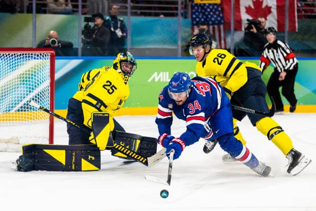 260218 Goaltender Jacob Markström and Rasmus Dahlin of Sweden and Auston Matthews of USA in the men s Ice hockey, Eishockey quarterfinal between USA and Sweden during day 12 of the 2026 Winter Olympics on February 18, 2026 in Milan. Photo: Carl Sandin BILDBYRAN kod CS EW0641 ishockey ice hockey Olympic Games, Olympische Spiele, Olympia, OS olympics winter olympics os ol olympiska spel vinter-os olympiske leker milano cortina 2026 milan cortina 2026 milano cortina 2026 olympic games milano cortina 2026 winter olympic games milano cortina-os milano cortina-ol vinter-ol 12 bbeng sverige sweden usa quarterfinal kvartsfinal *** 260218 Goaltender Jacob Markström and Rasmus Dahlin of Sweden and Auston Matthews of USA in the men s ice hockey quarterfinal between USA and Sweden during day 12 of the 2026 Winter Olympics on February 18, 2026 in Milan Photo Carl Sandin BILDBYRAN code CS EW0641 ice hockey ice hockey olympic games olympics winter olympics os ol olympiska spel vinter os olympiske leker milano cortina 2026 milan cortina 2026 milano cortina 2026 olympic games milano cortina 2026 winter olympic games milano cortina os milano cortina ol vinter ol 12 bbeng sverige sweden usa quarterfinal quarterfinal  Copyright: CARLxSANDIN BB260218CS059