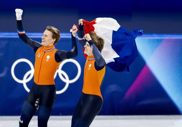 MILAN - Jens van t Wout and Melle van t Wout during the 500-meter short track Speed skating, Eisschnelllauf final at the Milan Ice Skating Area at the Milan Winter Olympics. ROBIN VAN LONKHUIJSEN ANP xVIxANPxSportx xxANPxIVx 551126442 originalFilename: 551126442.jpg