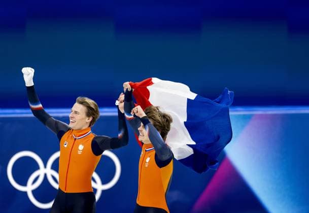MILAN - Jens van t Wout and Melle van t Wout during the 500-meter short track Speed skating, Eisschnelllauf final at the Milan Ice Skating Area at the Milan Winter Olympics. ROBIN VAN LONKHUIJSEN ANP xVIxANPxSportx xxANPxIVx 551126452 originalFilename: 551126452.jpg
