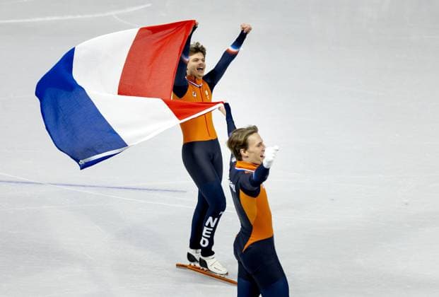 MILAN - Melle van t Wout and Jens van t Wout during the 500-meter short track Speed skating, Eisschnelllauf final at the Milan Ice Skating Area at the Milan Winter Olympics. ROBIN VAN LONKHUIJSEN ANP xVIxANPxSportx xxANPxIVx 551126464 originalFilename: 551126464.jpg