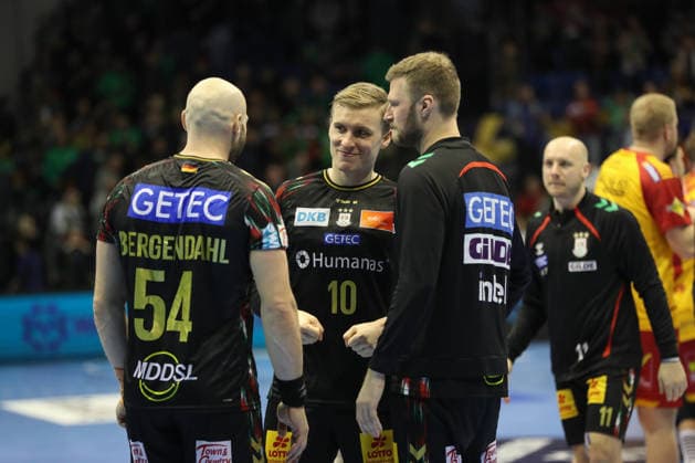 18.02.2026, xgox, Handball, EHF Champions League, SC Magdeburg - GOG Handbold v.l. Oscar Bergendahl (Magdeburg, 54), Gisli Thorgeir Kristjansson (Magdeburg, 10), Philipp Weber (Magdeburg, 20) Jubel ueber den Sieg, Jubel nach Spielende Magdeburg