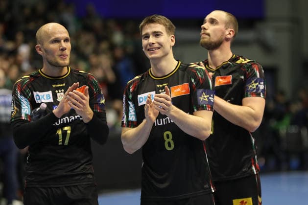 18.02.2026, xgox, Handball, EHF Champions League, SC Magdeburg - GOG Handbold v.l. Tim Hornke (Magdeburg, 17), Manuel Zehnder (Magdeburg, 8), Tim Zechel (Magdeburg, 9) Jubel ueber den Sieg, Jubel nach Spielende Magdeburg