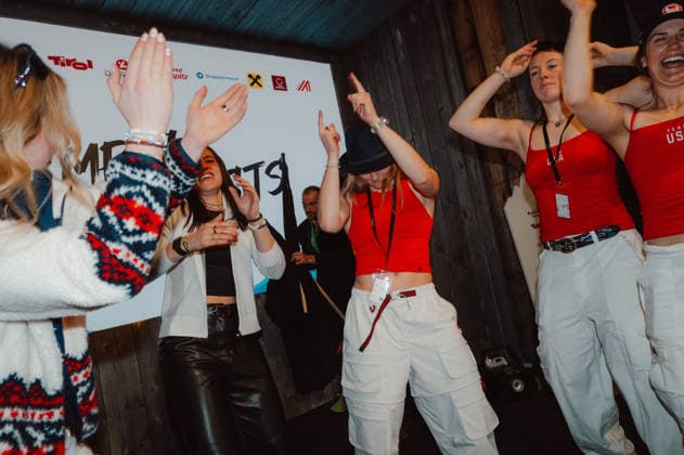 OLYMPICS - Winter Olympic Games, Olympische Spiele, Olympia, OS Milano Cortina 2026 CORTINA D AMPEZZO,ITALY,18.FEB.26 - OLYMPICS - Winter Olympic Games Milano Cortina 2026, Austria House, Raiffeisen-Abend. Image shows the rejoicing of Katharina Huber (AUT), Mikaela Shiffrin (USA) and team USA.  GEPAxpictures xAlexanderxSolc