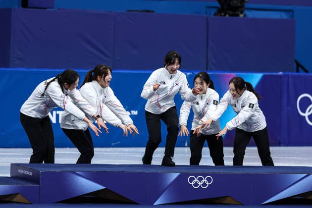 Korea Team, 1st place, Gold Medal on the podium Choi Minjeong (KOR), Kim Gilli (KOR), Shim Sukhee (KOR), Lee Soyeon (KOR) and NOH Dohee (KOR) at the end of the Olympic Winter games, Winterspiele,Spiele, Summer games Milano-Cortina 2026, Short Track Speed skating, Eisschnelllauf Women s 3000m Relay Finals on February 18, 2026 at Milano Ice Skating Arena in Milan, Italy  Copyright: xFabrizioxCarabelli IPAxSportx xipa-agency.netx xx IPA_71706526 IPA_Agency_IPA71706526