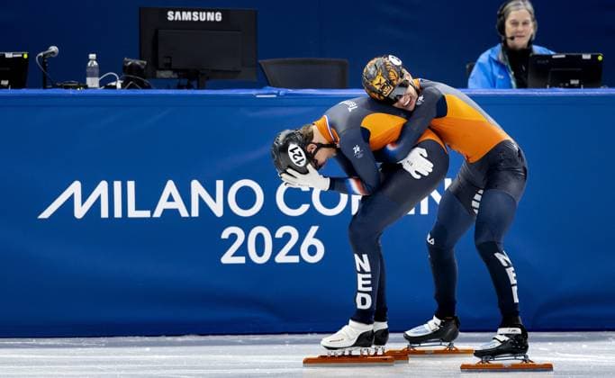 MILAN - Melle van t Wout and Jens van t Wout during the 500-meter short track Speed skating, Eisschnelllauf finals at the Milan Ice Skating Area at the Milan Winter Olympics. SEM VAN DER WAL ANP xVIxANPxSportx xxANPxIVx 551127841 originalFilename: 551127841.jpg