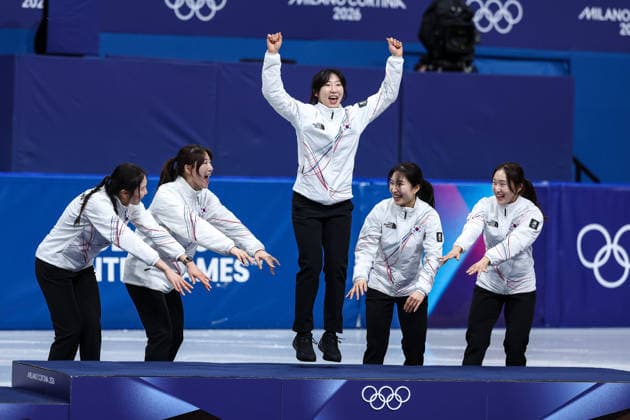 Korea Team, 1st place, Gold Medal on the podium Choi Minjeong (KOR), Kim Gilli (KOR), Shim Sukhee (KOR), Lee Soyeon (KOR) and NOH Dohee (KOR) at the end of the Olympic Winter games, Winterspiele,Spiele, Summer games Milano-Cortina 2026, Short Track Speed skating, Eisschnelllauf Women s 3000m Relay Finals on February 18, 2026 at Milano Ice Skating Arena in Milan, Italy  Copyright: xFabrizioxCarabelli IPAxSportx xipa-agency.netx xx IPA_71706679 IPA_Agency_IPA71706679