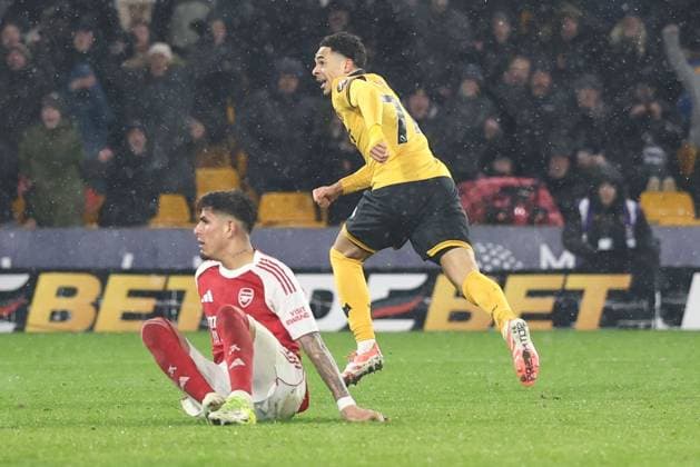 Tom Edozie of Wolverhampton Wanderers scores to make it 2-2 and celebrates Wolverhampton Wanderers v Arsenal, Premier League, Football, Molineux, Wolverhampton, UK - 18 Feb 2026Wolverhampton Molineux United Kingdom EDITORIAL USE ONLY No use with unauthorised audio, video, data, fixture lists, club league logos or live services. Online in-match use limited to 120 images, no video emulation. No use in betting, games or single club league player publications. Copyright: xRyanxBrowne Shutterstockx 16660426ek