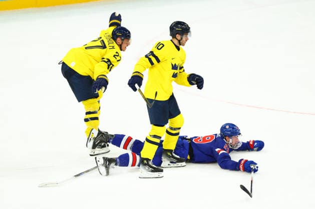 February 18, 2026, Milan, Lombardy, Italy: Quarterfinal game between Team United States (USA) and Team Sweden (SWE) at the Milano Cortina 2026 Olympic Games, Olympische Spiele, Olympia, OS Olympics 2026: Milano Cortina: Ice hockey, Eishockey Men: USA:SWE  - ZUMAc179 20260218_oly_c179_161 Copyright: xMickaelxChavetx