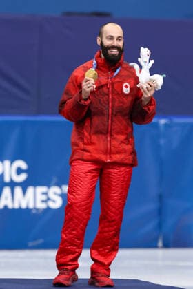 Winter Olympics - Podium of Speed skating, Eisschnelllauf Men s 500m - Robin Gold medalist Steven Dubois of Team Canada celebrates during the medal ceremony for the Short Track Speed Skating Men s 500m on day twelve of the Milano Cortina 2026 Winter Olympic Games, Olympische Spiele, Olympia, OS at Milano Ice Skating Arena on February 18, 2026 in Milan, Italy. Photo by Alexis Jumeau ABACAPRESS.COM Milan Italy  Copyright: xJumeauxAlexis ABACAx