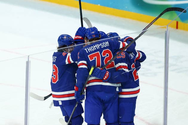 February 18, 2026, Milan, Lombardy, Italy: DYLAN LARKIN 21 of USA celebrates scoring his side s first goal during the Quarterfinal game between Team United States (USA) and Team Sweden (SWE) at the Milano Cortina 2026 Olympic Games, Olympische Spiele, Olympia, OS Milan Italy - ZUMAc179 20260218_oly_c179_165 Copyright: xMickaelxChavetx