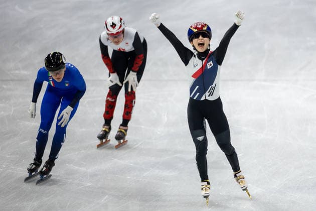 February 18, 2026, Milano, Lombardy, Italy: Gilli Kim (6) of the Republic of Korea celebrate winning the gold medal in the Short Track Speed skating, Eisschnelllauf Women 3000m Relay Final during the 2026 Winter Olympics at the Milano Ice Skating Arena on Wednesday in Milano. Olympics 2026: Milano Cortina: Short Track Speed Skating Women s  - ZUMAj89_ 20260218_oly_j89_023 Copyright: xPaulxKitagakixJr.x