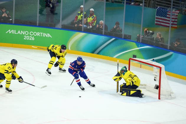 February 18, 2026, Milan, Lombardy, Italy: Quarterfinal game between Team United States (USA) and Team Sweden (SWE) at the Milano Cortina 2026 Olympic Games, Olympische Spiele, Olympia, OS Milan Italy - ZUMAc179 20260218_oly_c179_172 Copyright: xMickaelxChavetx