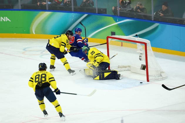 February 18, 2026, Milan, Lombardy, Italy: Quarterfinal game between Team United States (USA) and Team Sweden (SWE) at the Milano Cortina 2026 Olympic Games, Olympische Spiele, Olympia, OS Milan Italy - ZUMAc179 20260218_oly_c179_174 Copyright: xMickaelxChavetx