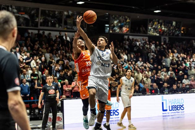 GER, easy-Credit Basketball-Bundesliga, Niners Chemnitz - MLP Academics Heidelberg. 18.02.2026, Messe, Chemnitz, GER, easy-Credit Basketball-Bundesliga, Niners Chemnitz - MLP Academics Heidelberg. Kevin McClain (MLP Academics Heidelberg 3) Foto Alexander Trienitz Chemnitz Messe Sachsen Deutschland