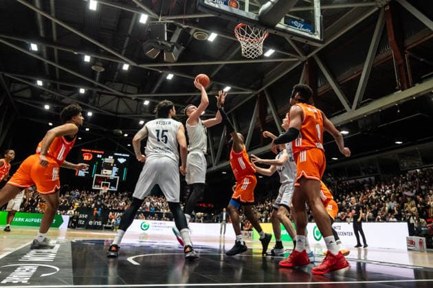 GER, easy-Credit Basketball-Bundesliga, Niners Chemnitz - MLP Academics Heidelberg. 18.02.2026, Messe, Chemnitz, GER, easy-Credit Basketball-Bundesliga, Niners Chemnitz - MLP Academics Heidelberg. Ryan Mikesell (MLP Academics Heidelberg 33) Foto Alexander Trienitz Chemnitz Messe Sachsen Deutschland
