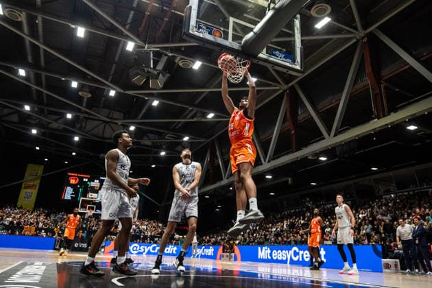 GER, easy-Credit Basketball-Bundesliga, Niners Chemnitz - MLP Academics Heidelberg. 18.02.2026, Messe, Chemnitz, GER, easy-Credit Basketball-Bundesliga, Niners Chemnitz - MLP Academics Heidelberg. Roman Bedime (Niners Chemnitz, 35) Foto Alexander Trienitz Chemnitz Messe Sachsen Deutschland