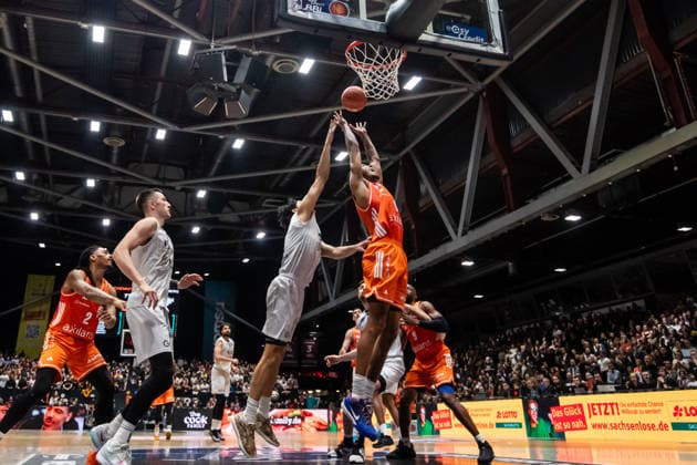 GER, easy-Credit Basketball-Bundesliga, Niners Chemnitz - MLP Academics Heidelberg. 18.02.2026, Messe, Chemnitz, GER, easy-Credit Basketball-Bundesliga, Niners Chemnitz - MLP Academics Heidelberg. Kevin Yebo (Niners Chemnitz, 0) Foto Alexander Trienitz Chemnitz Messe Sachsen Deutschland
