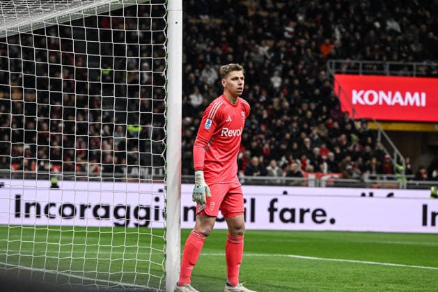CALCIO - Serie A - AC Milan vs Como 1907 Jean Butez of Calcio Como in action during the Italian Serie A football match between AC Milan and Calcio Como on February 18th, Giuseppe Meazza San Siro Siro stadium in Milan, Italy Milan Italy  Copyright: xIPAxSport ABACAx