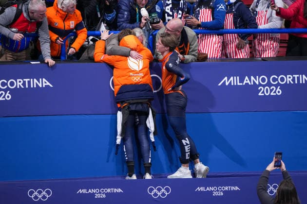 2026-02-18 - Milano Cortina 2026 Winter Olympics MILAN, ITALY - FEBRUARY 18: Melle van t Wout of Netherlands, Jens van t Wout of Netherlands, parents Van ™t Wout performing on the Short Track Speed skating, Eisschnelllauf during day 14 of the Milano Cortina 2026 Winter Olympics at the Milano Ice Skating Arena on February 18, 2026 in Milan, Italy Milan Milano Ice Skating Arena Italy Content not available for redistribution in The Netherlands directly or indirectly through any third parties. Copyright: xAndrexWeeningx