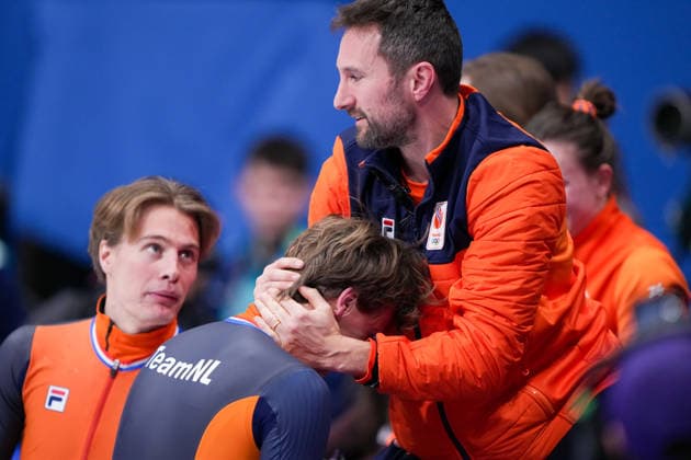 2026-02-18 - Milano Cortina 2026 Winter Olympics MILAN, ITALY - FEBRUARY 18: Melle van t Wout of Netherlands, Jens van t Wout of Netherlands, coach Niels Kerstholt of Netherlands performing on the Short Track Speed skating, Eisschnelllauf during day 14 of the Milano Cortina 2026 Winter Olympics at the Milano Ice Skating Arena on February 18, 2026 in Milan, Italy Milan Milano Ice Skating Arena Italy Content not available for redistribution in The Netherlands directly or indirectly through any third parties. Copyright: xAndrexWeeningx
